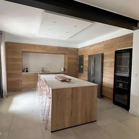 בית נופש Maison 10 Personnes A Pennautier