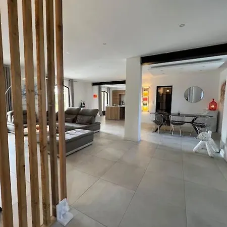 בית נופש Maison 10 Personnes A *